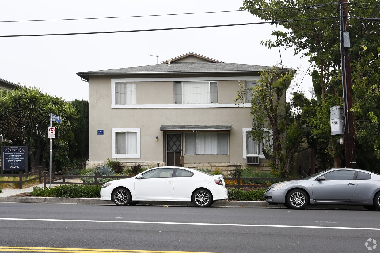 Building Photo - Moorpark Street Apartments