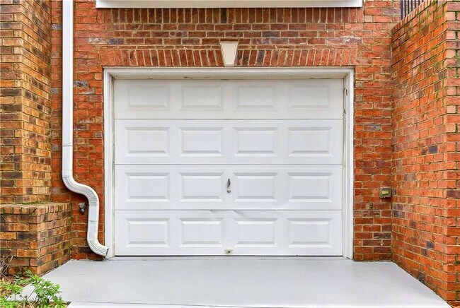 Building Photo - 438 Tioram Ln SE