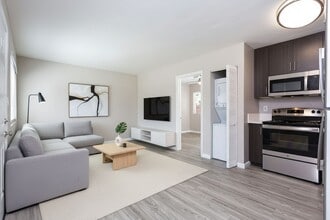 Building Photo - 819 Palm Ave