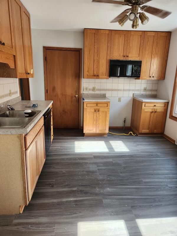 Primary Photo - 2140 S 69th St