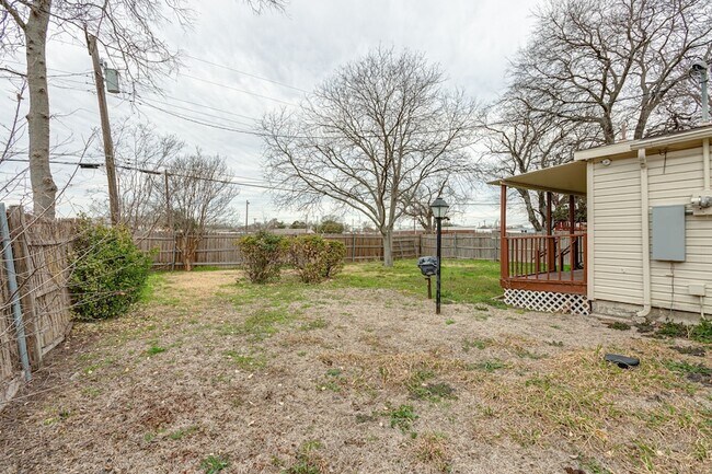 Building Photo - 9621 Rustown Dr