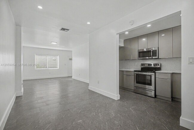Foto del edificio - 8466 NW 4th Ct