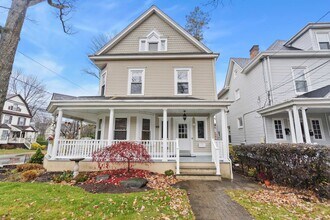 Building Photo - 168 Woodside Ave