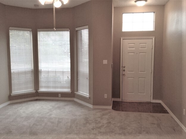 Foto del edificio - 1618 Post Oak Drive