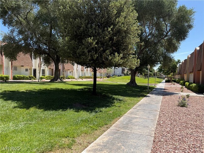Foto del edificio - 3676 S Garden Dr