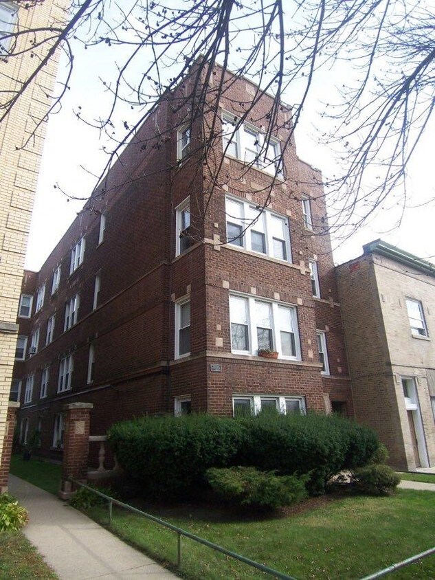 4303 - 4305 N Damen Ave - 4303-4305 N Damen Ave