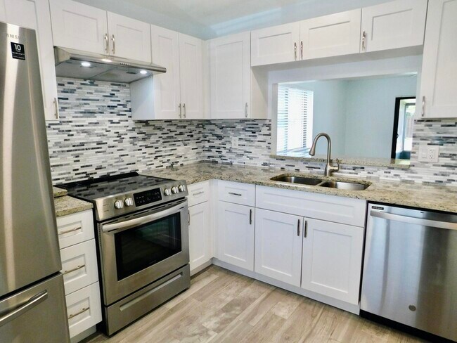 Foto del edificio - 5347 Tennis Ln