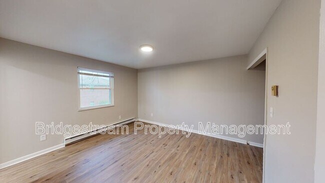 Foto del edificio - 441 N Broadway St