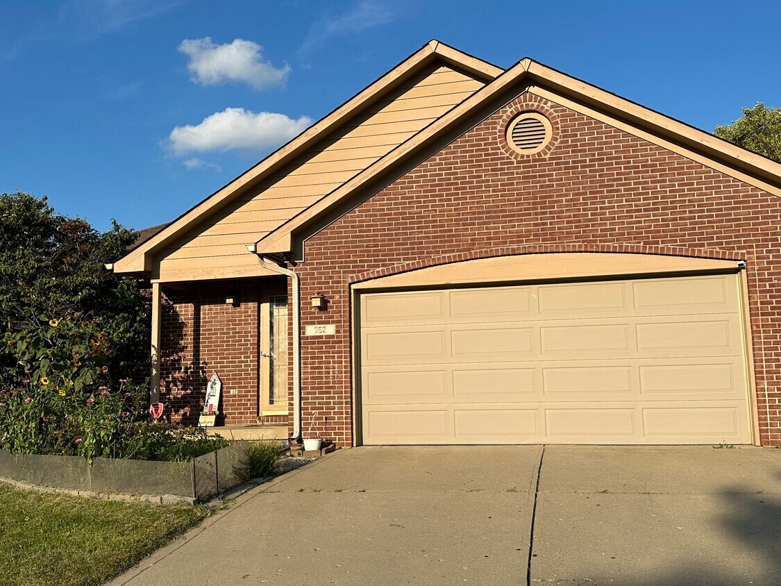 Primary Photo - 362 Polk Manor Dr