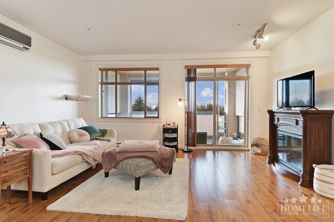 Photo du bâtiment - Spacious 2-Bedroom +Large Den Condo( could be 3rd bedroom) with 2 Primary Suites in Yorkson Creek