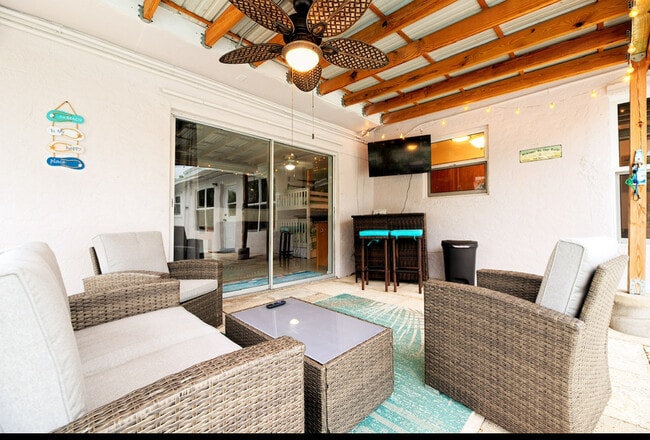 Foto del edificio - 1413 Crest Dr