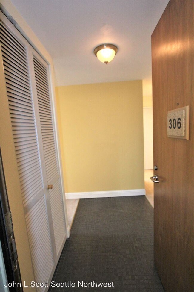 Building Photo - 1 br, 1 bath House - 521 5th Ave W #306