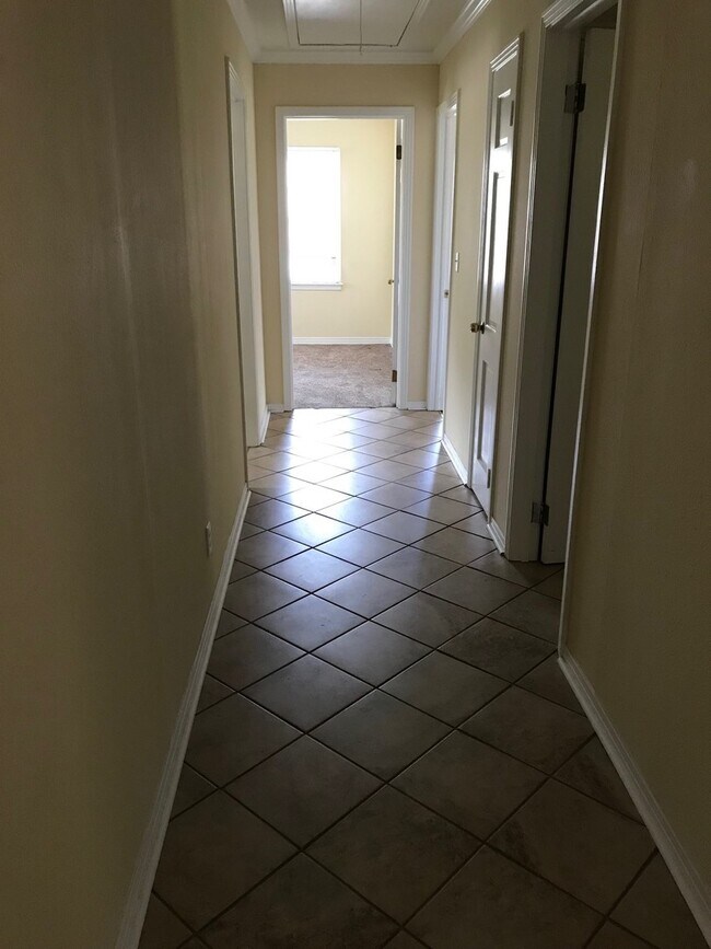 Foto del edificio - Large 3 Bedroom 2 bath