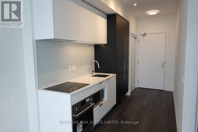 Building Photo - 33 Helendale Ave