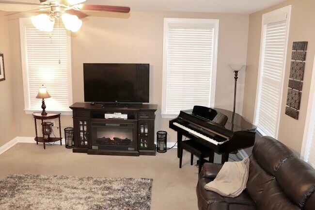 Foto del edificio - 312 Long Pointe Ln