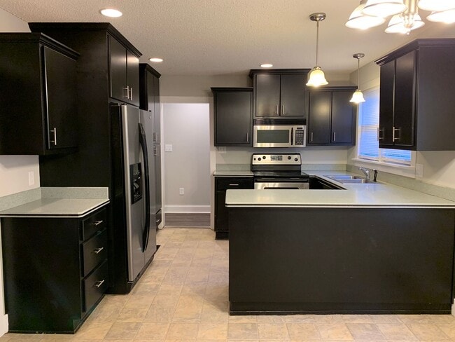 Foto del edificio - Cute 3 Bedroom Near Downtown for Pre-Lease