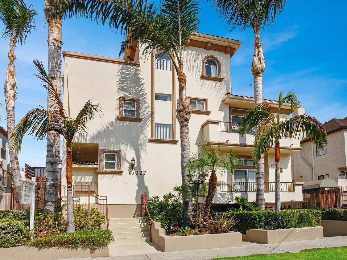 Foto principal - 15027 Dickens St