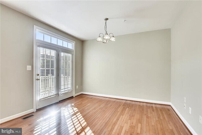 Foto del edificio - 12923 Benton Park Cir