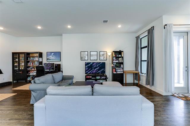 Foto del edificio - 8044 Zeppos Dr.