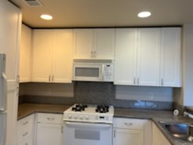 Building Photo - Epic REA - Great 1 BR/1 BA Condo w/Parking in Montebello Community of Cupertino