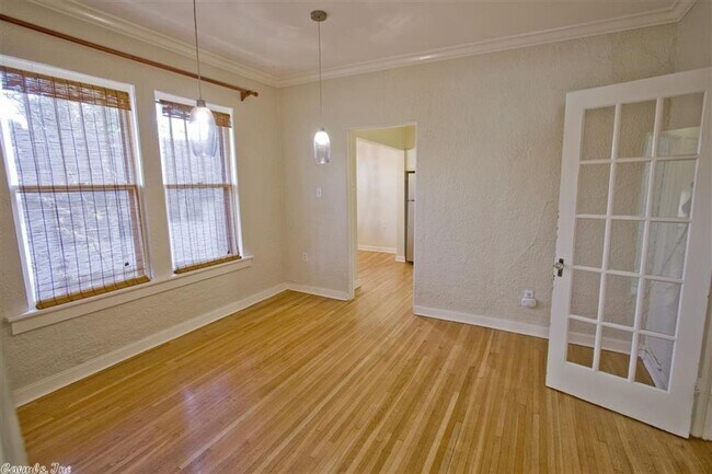 Building Photo - 1315 Kavanaugh Blvd