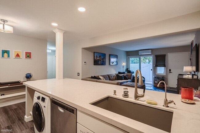 Foto del edificio - 1 br, 1 bath Condo - 7760 Margerum Avenue ...