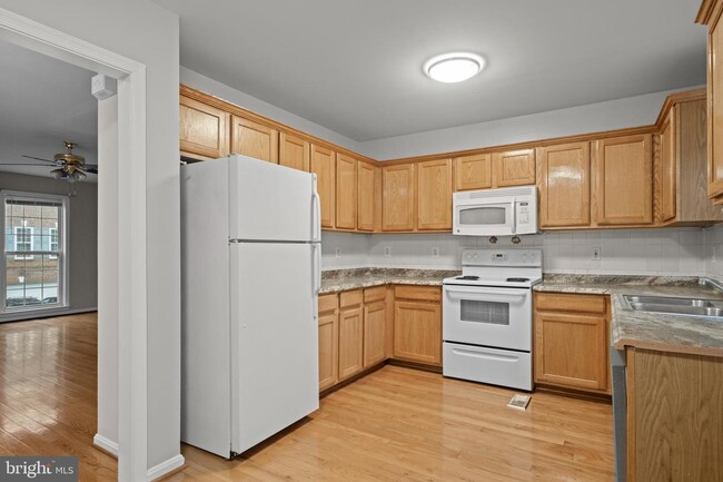 Building Photo - 4009 Timber Oak Trl