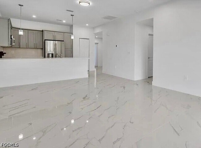 Foto del edificio - 402 Grant Blvd
