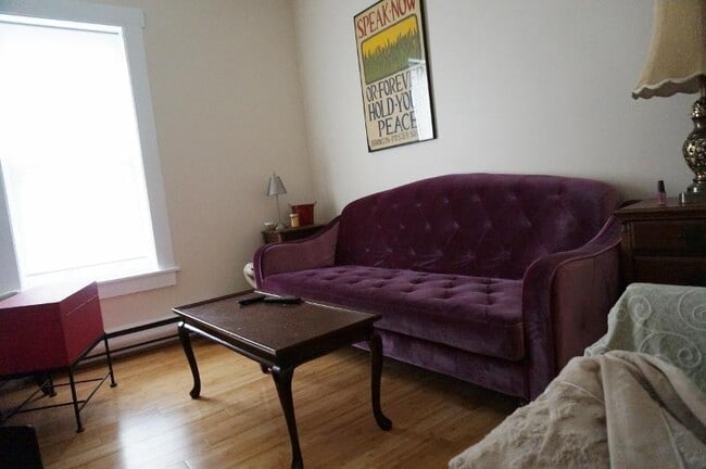 Building Photo - 72 Mozart St