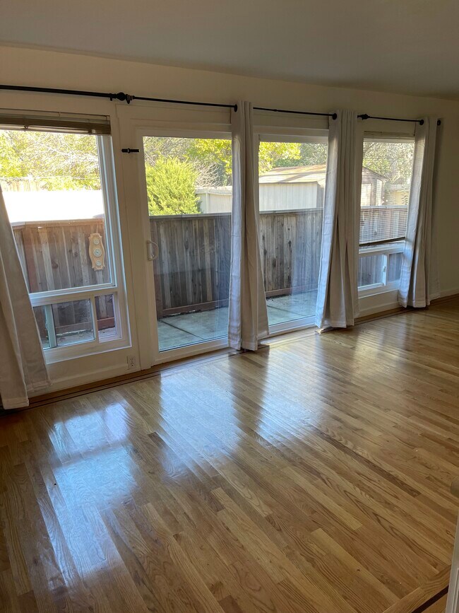 Foto del edificio - 1222 Sir Francis Drake Blvd