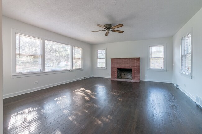 Building Photo - 9306 N Lincoln Ave
