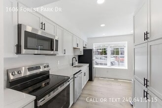 Building Photo - 1606 Forest Park Dr