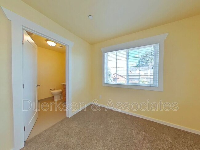 Foto del edificio - 620 NW Kings Blvd