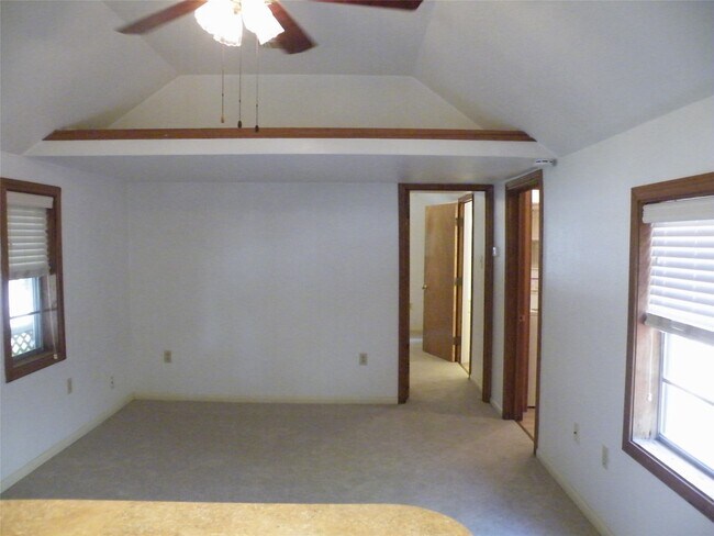 Foto del edificio - 703 Clear Lake Rd