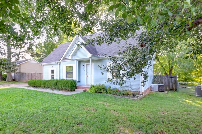 Foto del edificio - Three Bedroom Home for Rent with Two Bonus Areas!!!