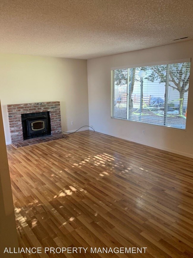 Building Photo - 3 br, 1.5 bath House - 1720 Oldfield Way