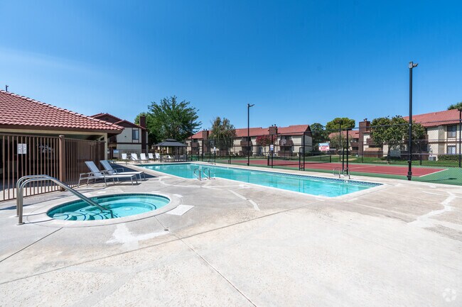 Piscina - Canyon Creek Apartments