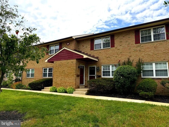 Building Photo - 70 Eaves Mill Rd