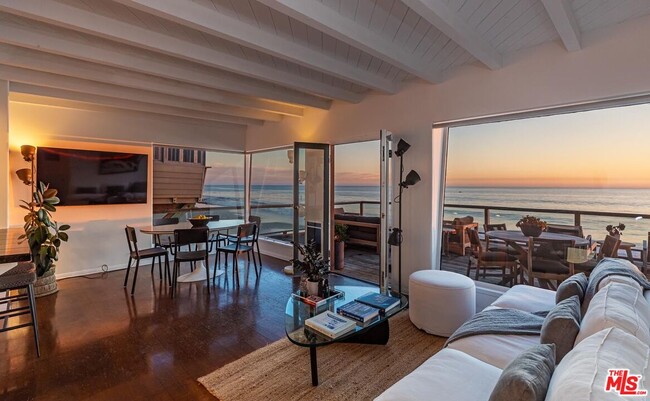 Foto del edificio - 42602 Pacific Coast Hwy
