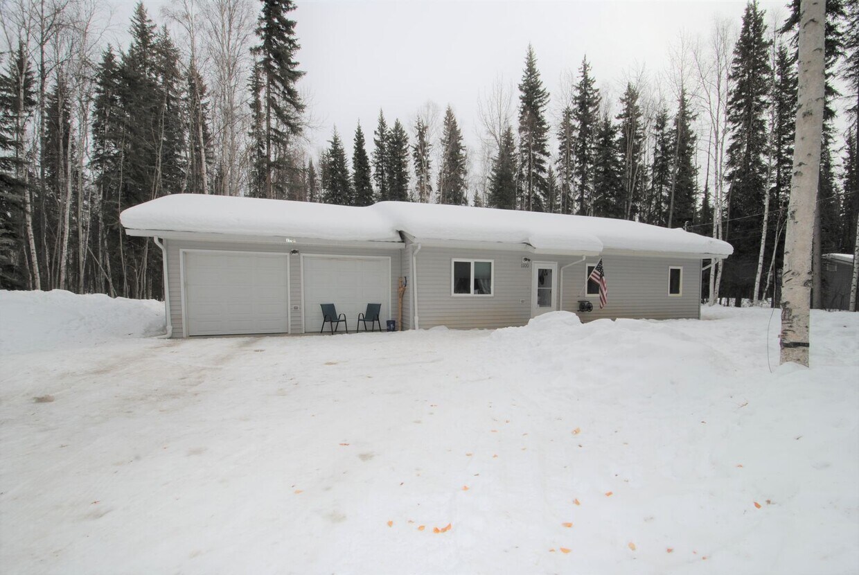 Primary Photo - 3 Bed / 2 Bath / 2 Car Garage Ranch Style ...