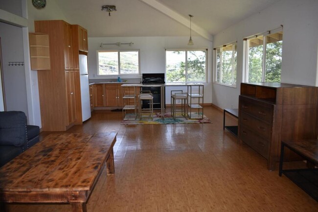 Building Photo - 182 Ulua Rd.