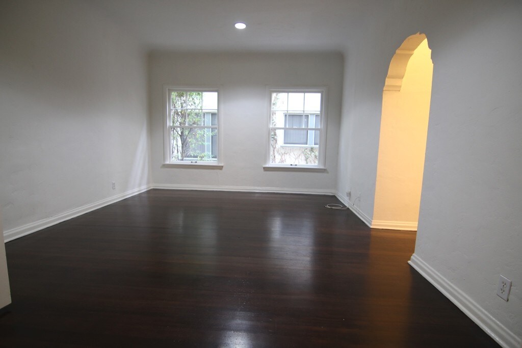 Primary Photo - 128 S Camden Dr