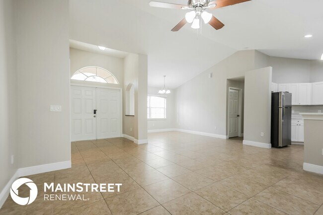 Building Photo - 1018 Card St E