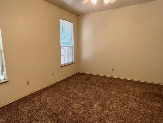 Foto del edificio - Cozy 3 Bed 2 Bath In Edmond