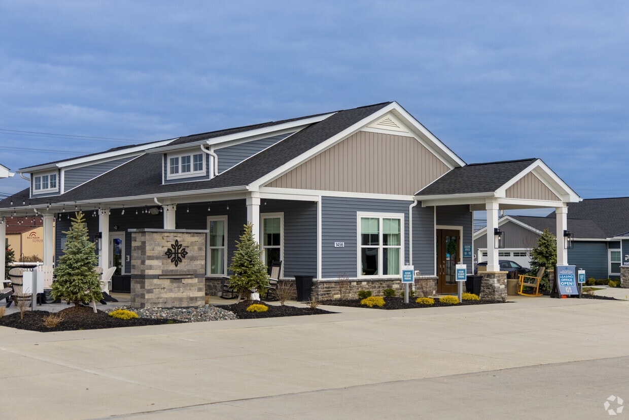 Foto principal - Village at Hinckley Oaks