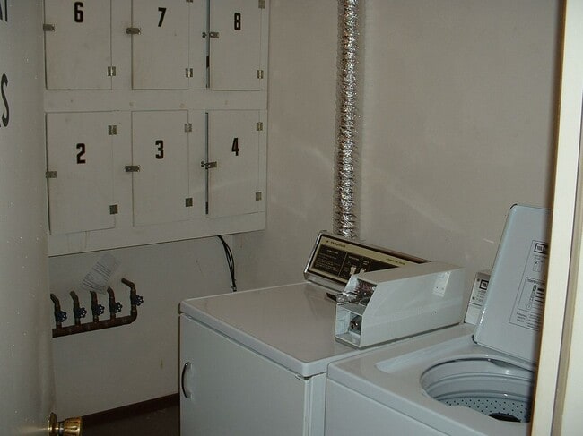 Building Photo - 1444 W 16th St