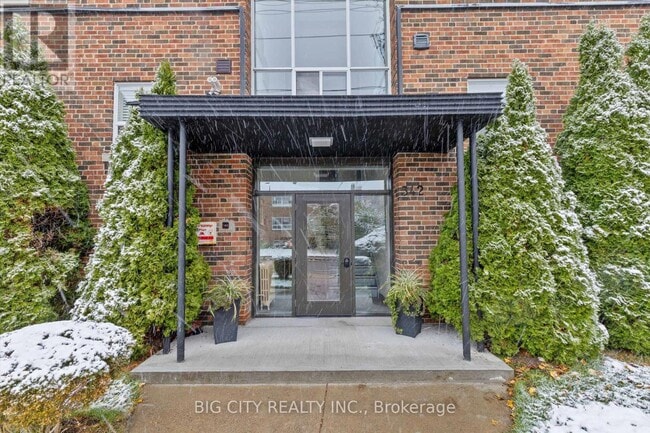 Building Photo - 342 Lakeshore Rd W