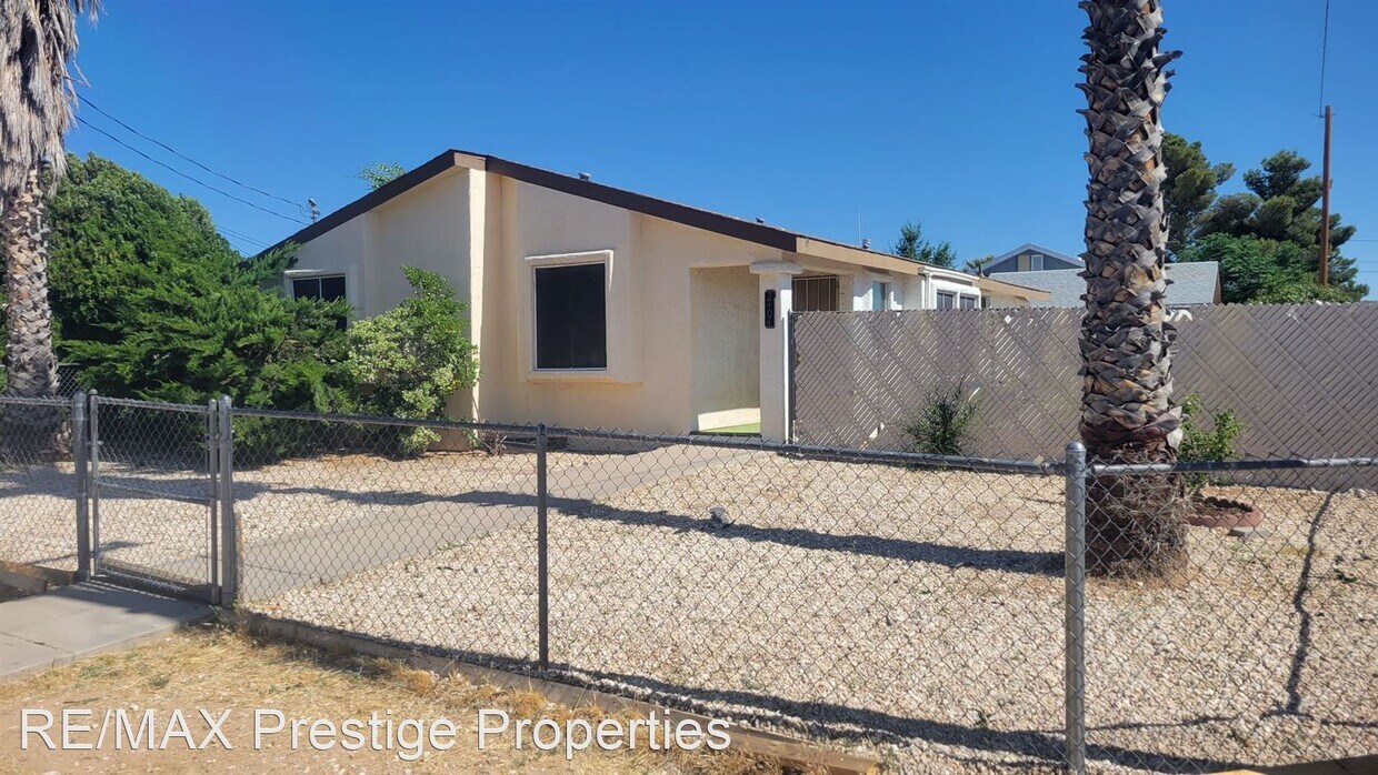 Primary Photo - 3 br, 2.5 bath House - 2404 Phoenix Ave