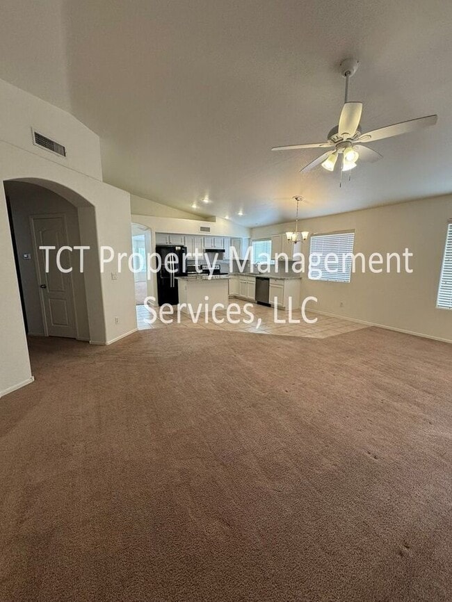 Foto del edificio - Spacious Open Concept 3 bedroom, 2 bath Ho...