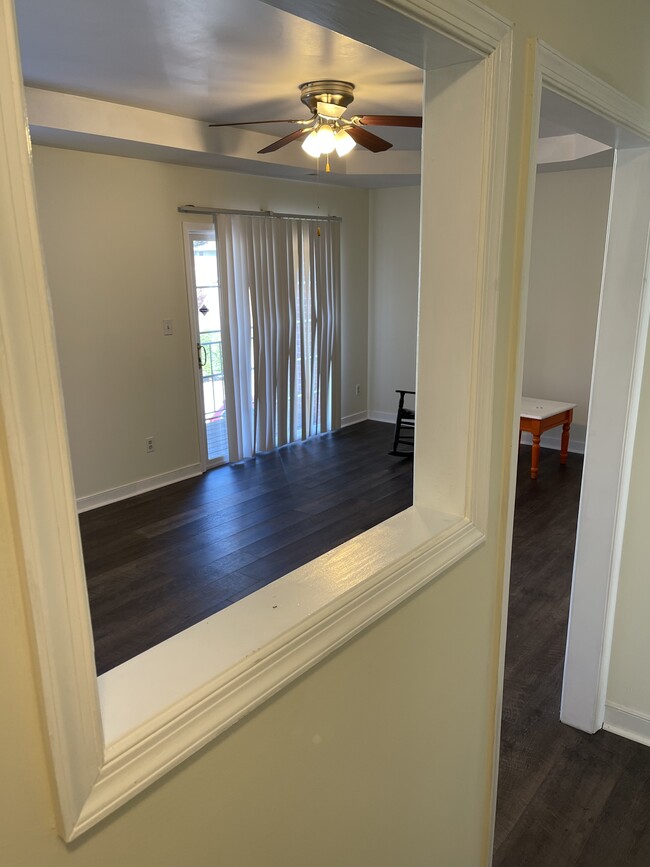 Spacious front room patio doors and balcony - 103 Essex Rd